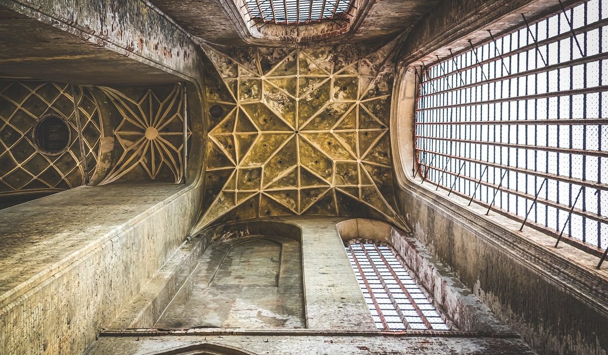 A Guide to Cleaning Historic Stonework Correctly